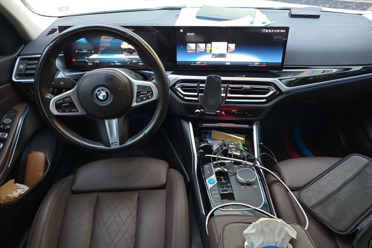 Used BMW i3 2022 eDrive 35 L Center Console