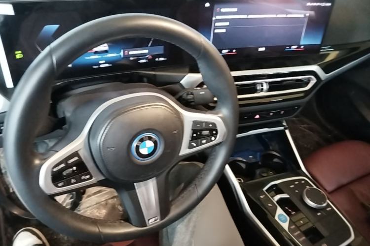 Used BMW i3 2022 eDrive 35 L Center Console