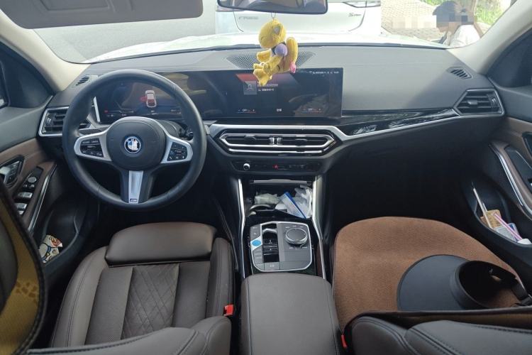 Used BMW i3 2022 eDrive 35 L Center Console