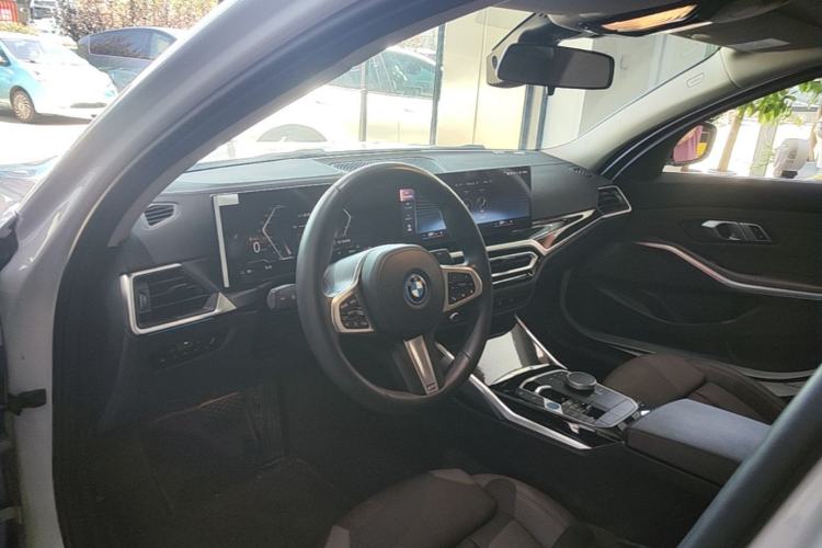 Used BMW i3 2022 eDrive 35 L Center Console