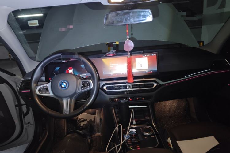 Used BMW i3 2022 eDrive 35 L Center Console