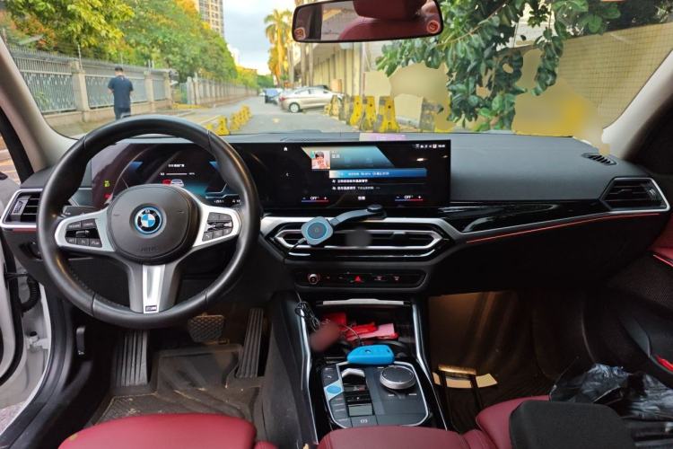 Used BMW i3 2022 eDrive 35 L Center Console
