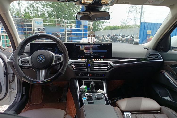 Used BMW i3 2022 eDrive 35 L Center Console
