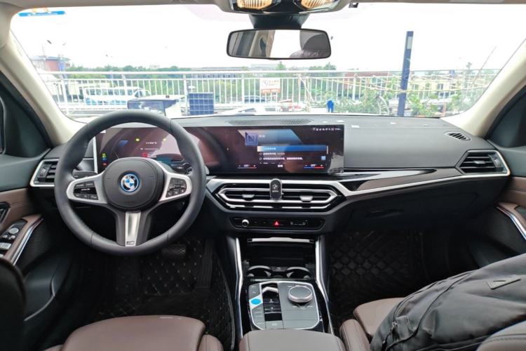 Used BMW i3 2022 eDrive 35 L Center Console