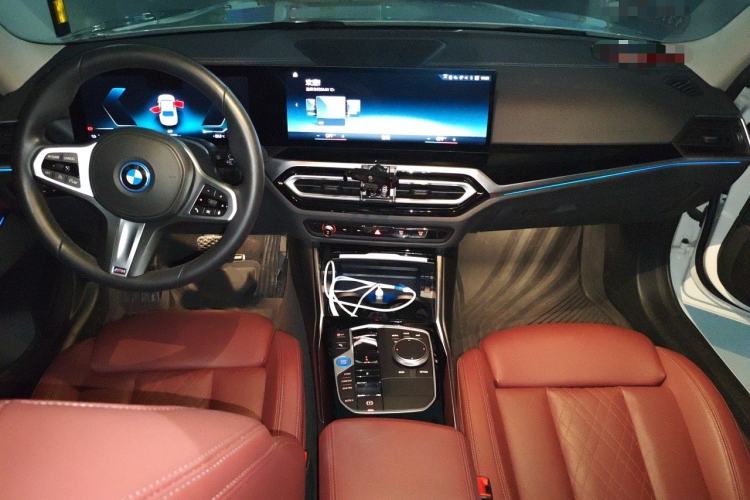 Used BMW i3 2022 eDrive 35 L Center Console