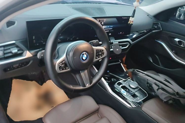 Used BMW i3 2022 eDrive 35 L Center Console