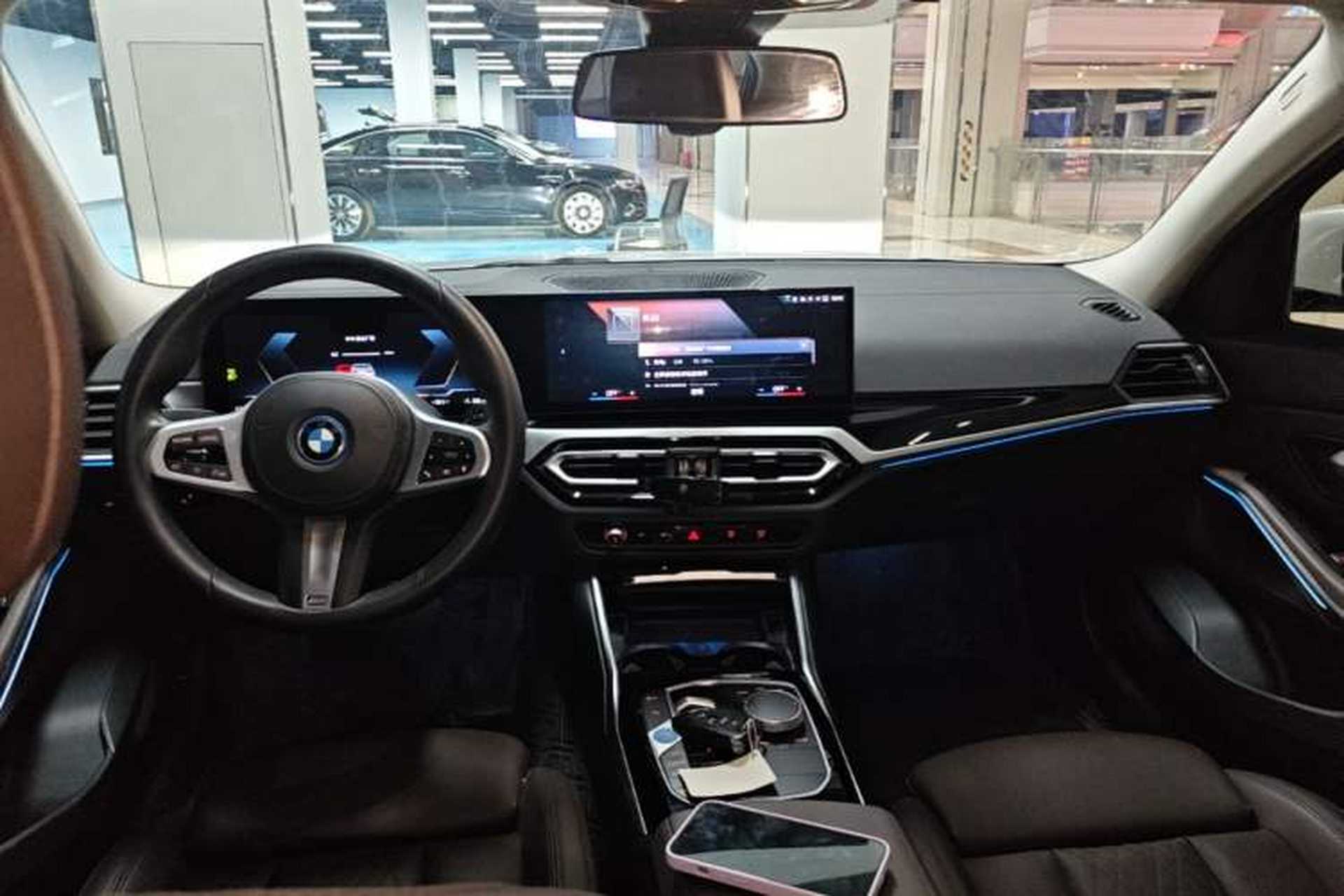 Used BMW i3 2022 eDrive 35 L Center Console