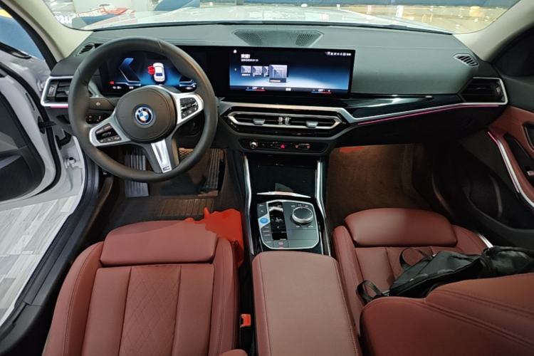Used BMW i3 2022 eDrive 35 L Center Console
