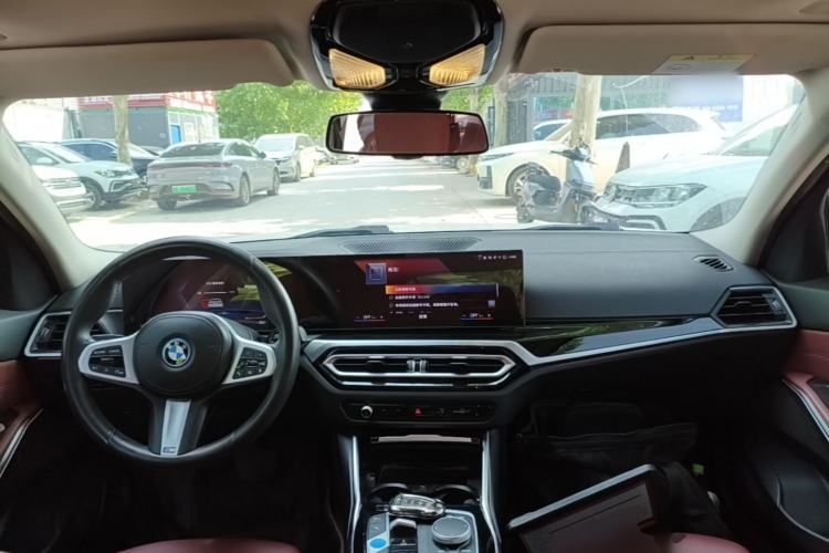 Used BMW i3 2022 eDrive 35 L Center Console