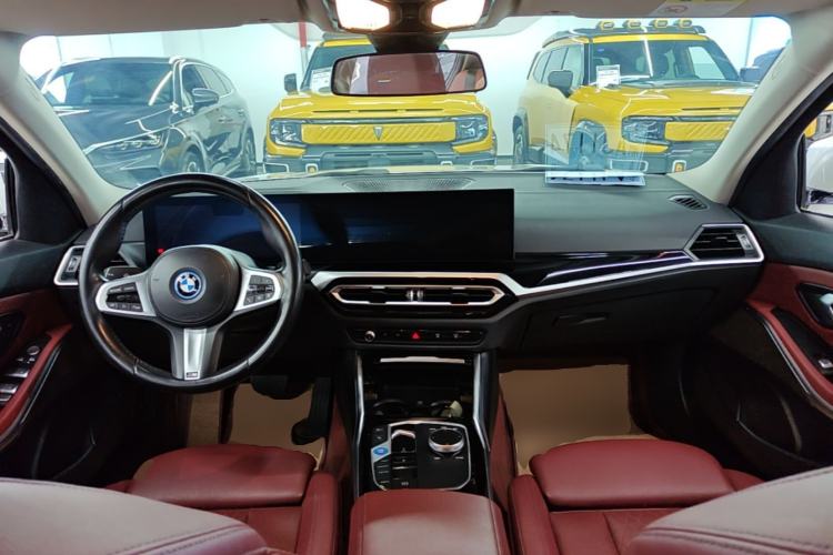 Used BMW i3 2022 eDrive 35 L Center Console