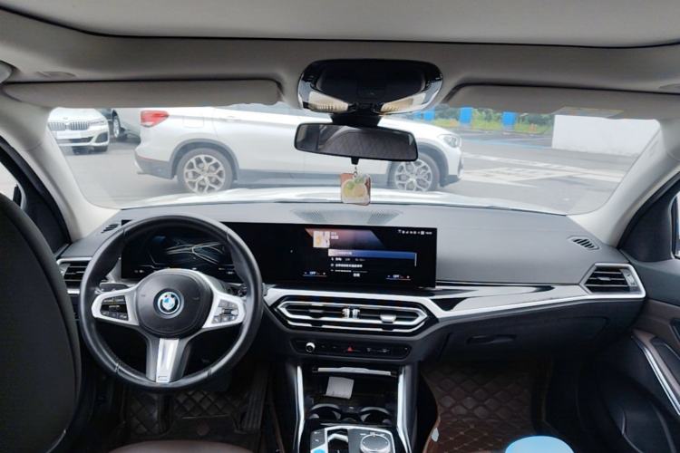 Used BMW i3 2022 eDrive 35 L Center Console