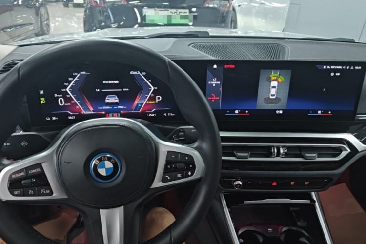 Used BMW i3 2022 eDrive 35 L Center Console