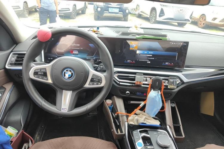 Used BMW i3 2022 eDrive 35 L Center Console