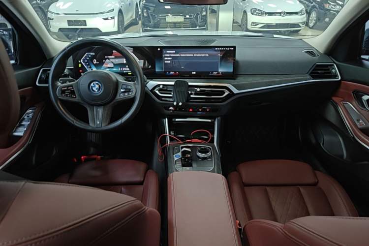 Used BMW i3 2022 eDrive 35 L Center Console