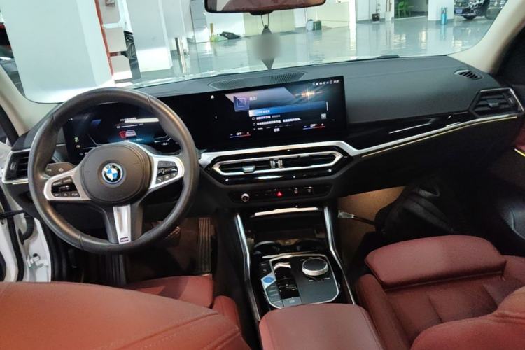 Used BMW i3 2022 eDrive 35 L Center Console