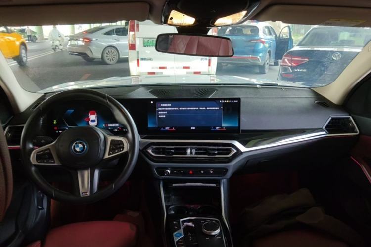 Used BMW i3 2022 eDrive 35 L Center Console