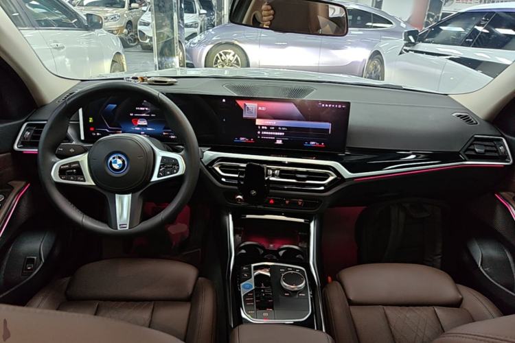 Used BMW i3 2022 eDrive 35 L Center Console