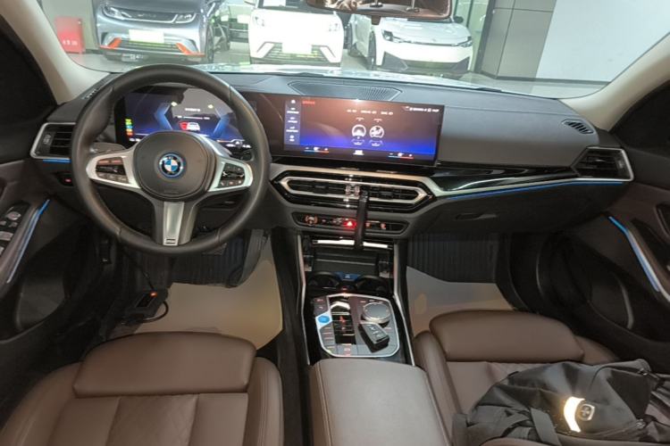 Used BMW i3 2022 eDrive 35 L Center Console