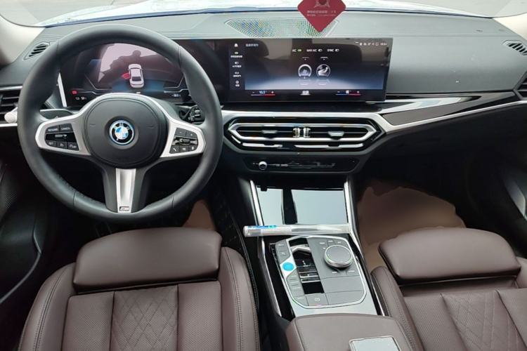 Used BMW i3 2022 eDrive 35 L Center Console
