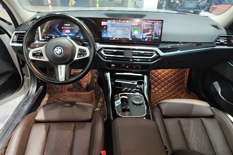 Used BMW i3 2022 eDrive 35 L Center Console