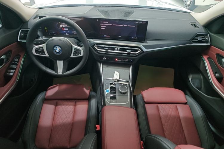 Used BMW i3 2022 eDrive 35 L Center Console