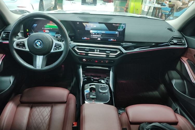 Used BMW i3 2022 eDrive 35 L Center Console