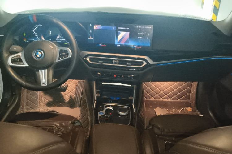 Used BMW i3 2022 eDrive 35 L Center Console