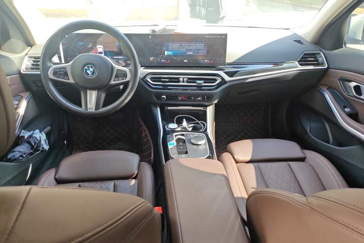 Used BMW i3 2022 eDrive 35 L Center Console