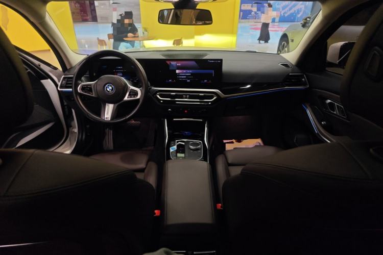 Used BMW i3 2022 eDrive 35 L Center Console