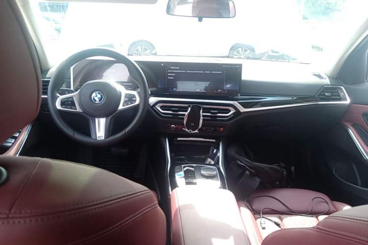 Used BMW i3 2022 eDrive 35 L Center Console