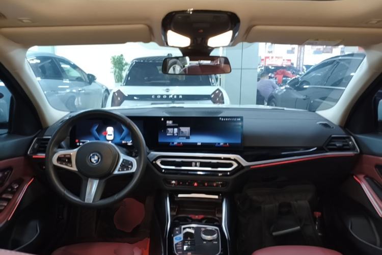 Used BMW i3 2022 eDrive 35 L Center Console