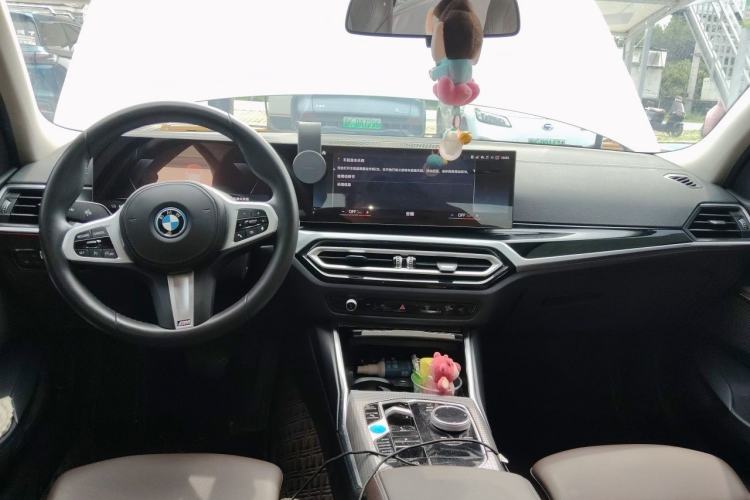 Used BMW i3 2022 eDrive 35 L Center Console