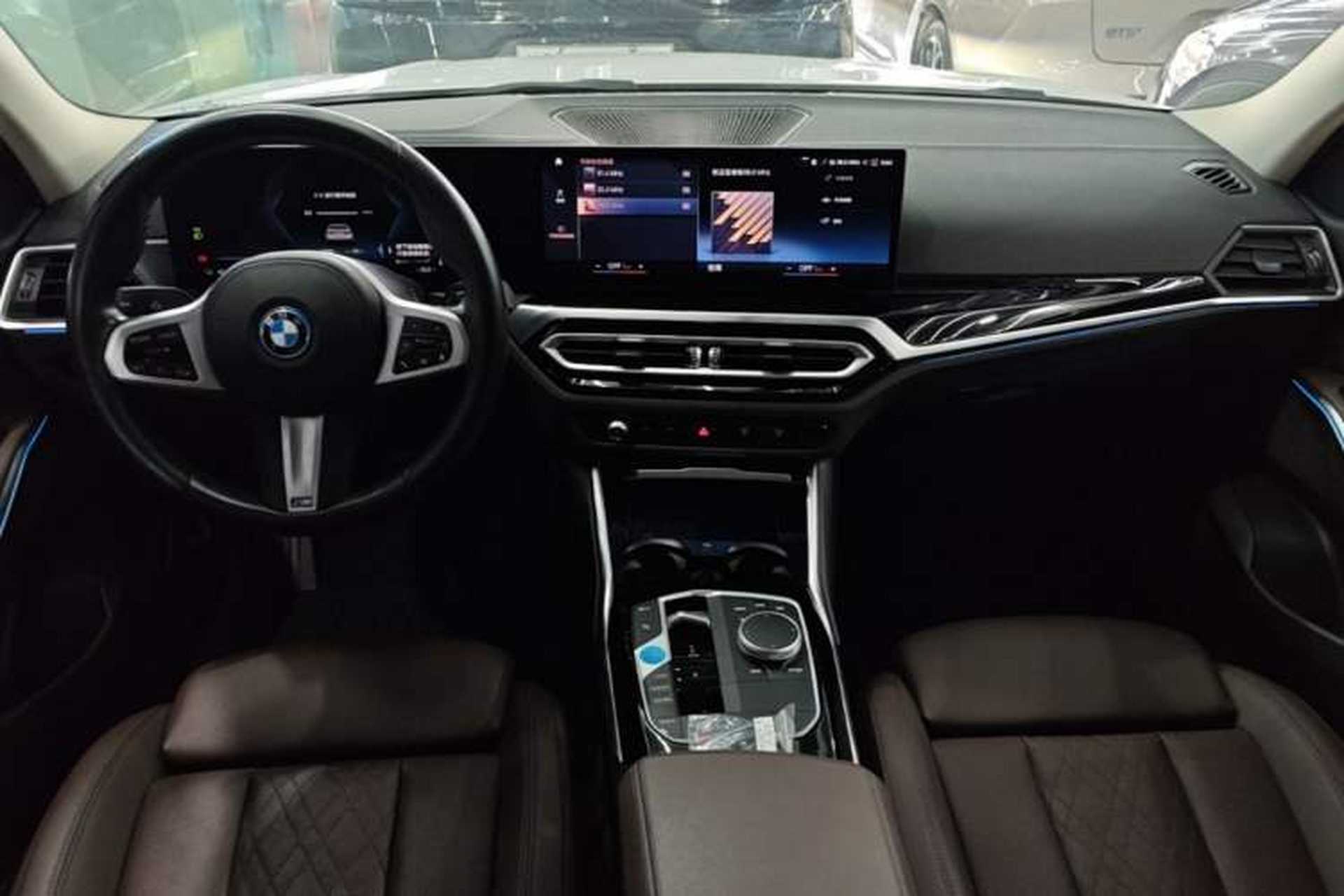 Used BMW i3 2022 eDrive 35 L Center Console