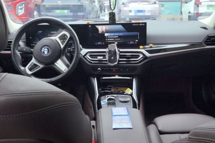 Used BMW i3 2022 eDrive 35 L Center Console