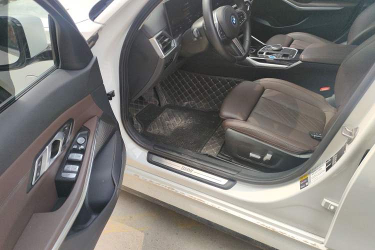 Used BMW i3 2022 eDrive 35 L Driver Seat