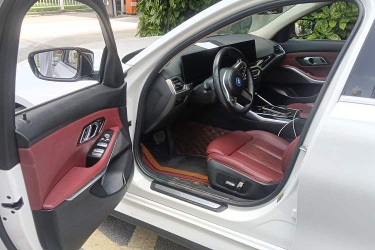Used BMW i3 2022 eDrive 35 L Driver Seat