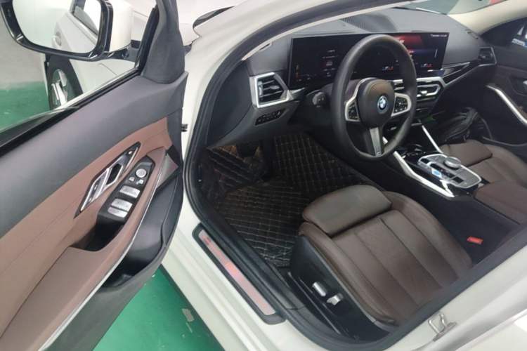 Used BMW i3 2022 eDrive 35 L Driver Seat