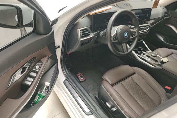 Used BMW i3 2022 eDrive 35 L Driver Seat