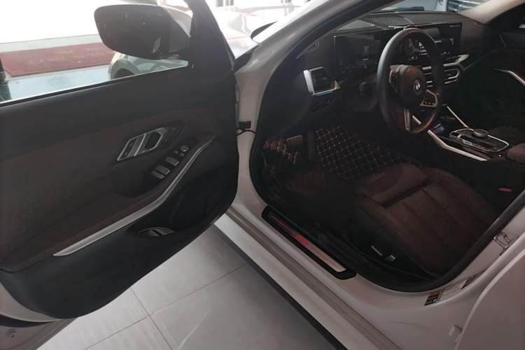 Used BMW i3 2022 eDrive 35 L Driver Seat