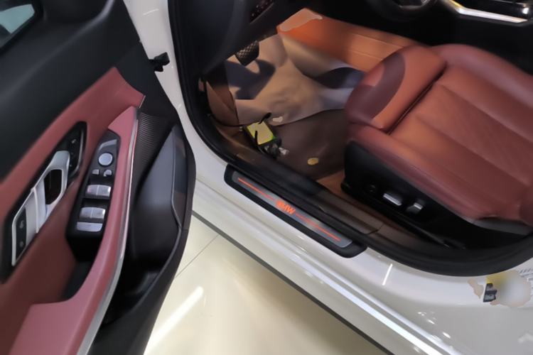 Used BMW i3 2022 eDrive 35 L Driver Seat
