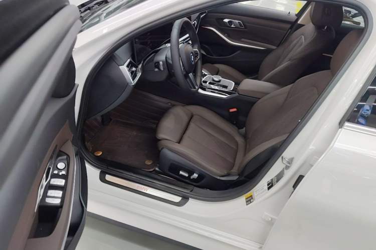 Used BMW i3 2022 eDrive 35 L Driver Seat