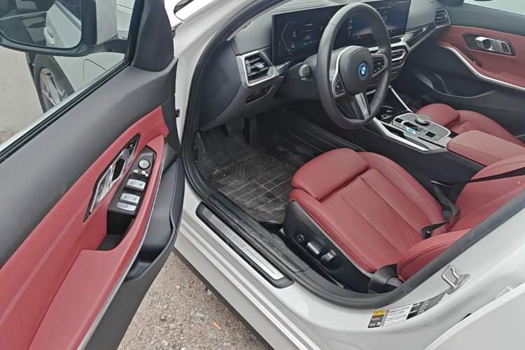 Used BMW i3 2022 eDrive 35 L Driver Seat