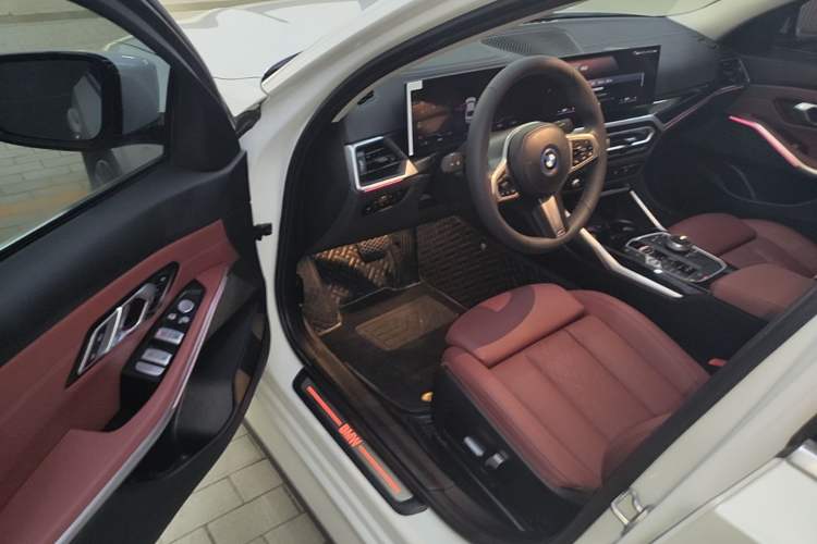 Used BMW i3 2022 eDrive 35 L Driver Seat