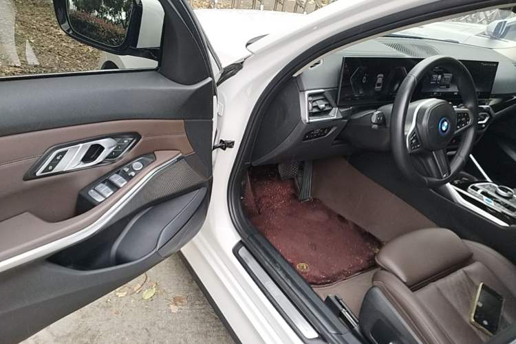 Used BMW i3 2022 eDrive 35 L Driver Seat