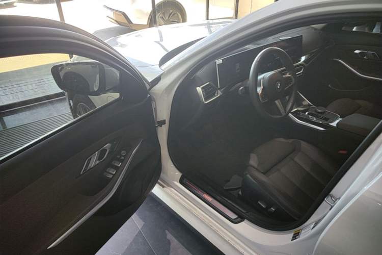 Used BMW i3 2022 eDrive 35 L Driver Seat