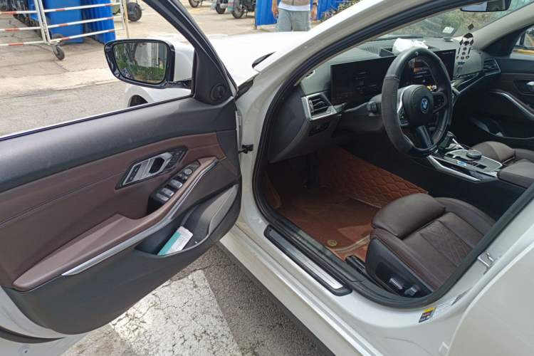 Used BMW i3 2022 eDrive 35 L Driver Seat