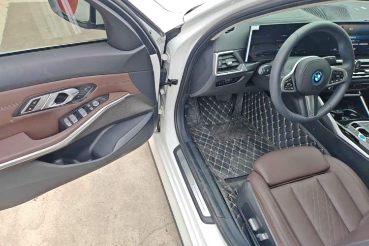 Used BMW i3 2022 eDrive 35 L Driver Seat