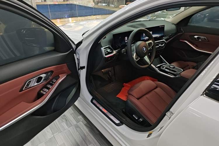Used BMW i3 2022 eDrive 35 L Driver Seat