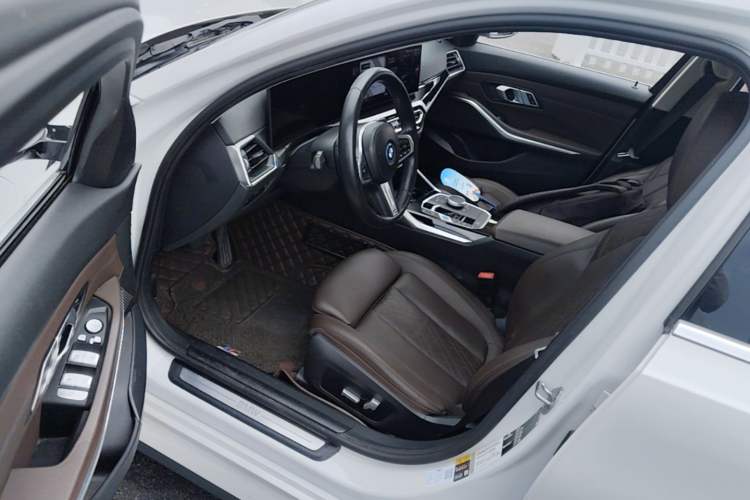 Used BMW i3 2022 eDrive 35 L Driver Seat
