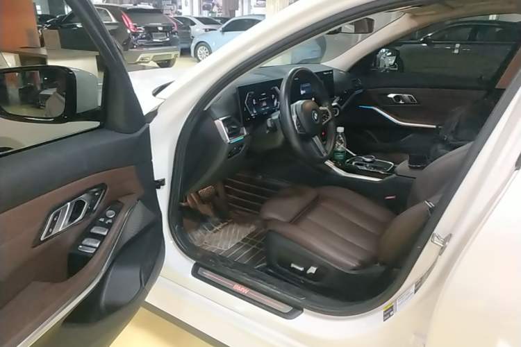 Used BMW i3 2022 eDrive 35 L Driver Seat